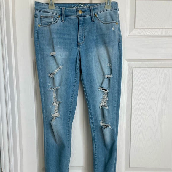 Universal Thread Midrise Jeans - Picture 2 of 9